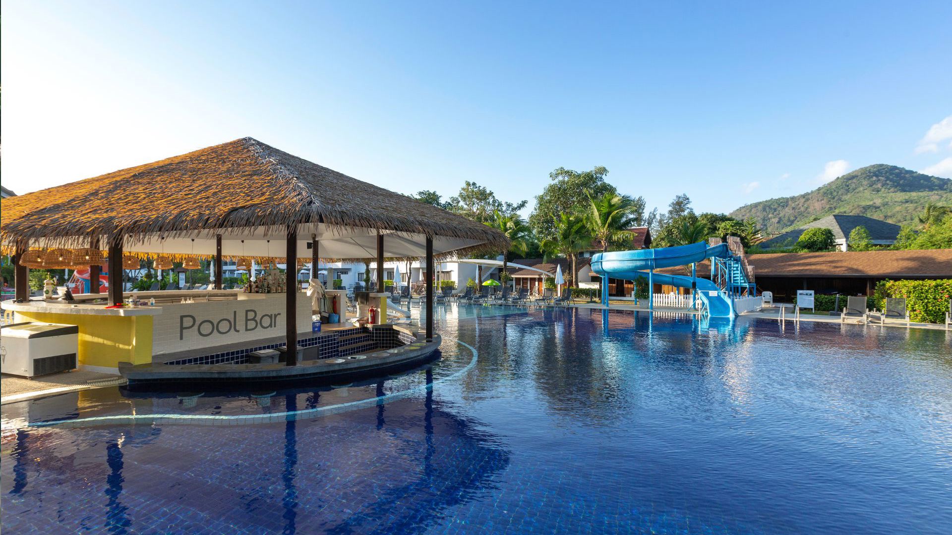 Sunwing Kamala Beach - Pool Bar