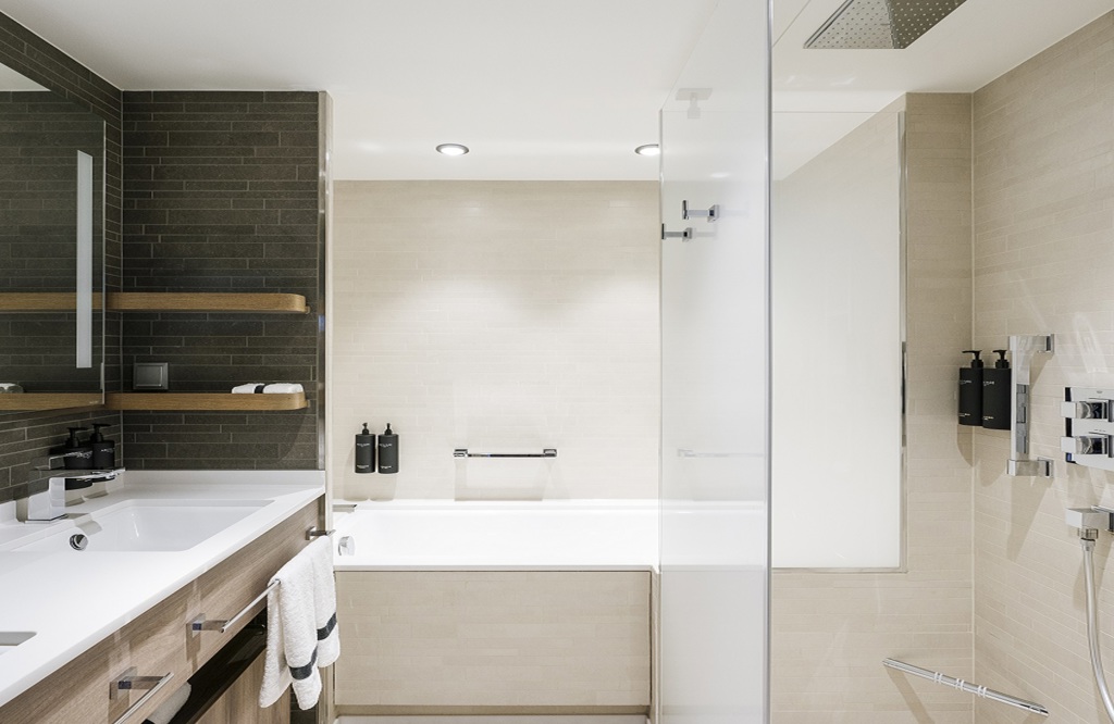 MS Fridtjof Nansen Expedition Suite Bathroom