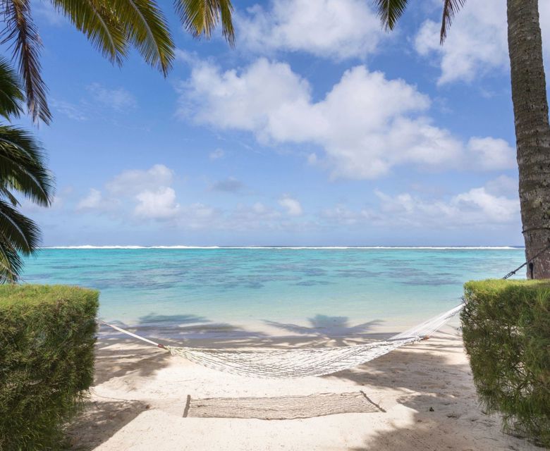 Motu Beachfront Art Villas - hammock