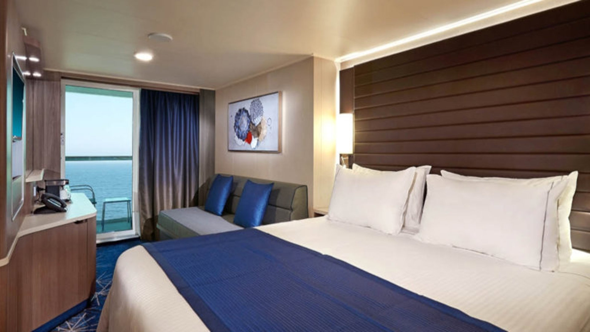 A cosy room on board Norwegian Bliss. Image credit: Norwegian Cruise Line