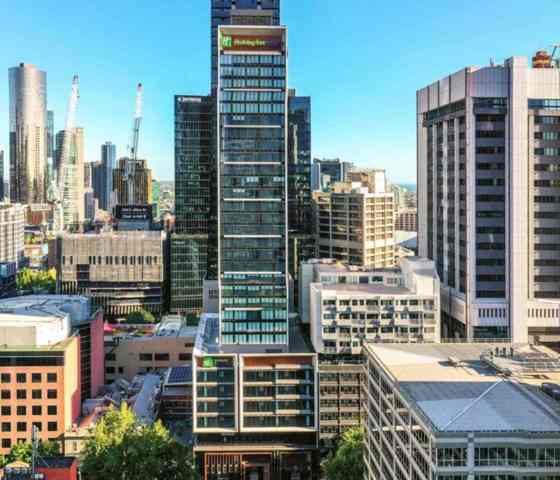 Exterior shot of the Holiday Inn Melbourne