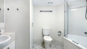 Ultiqa Shearwater Resort Bathroom 