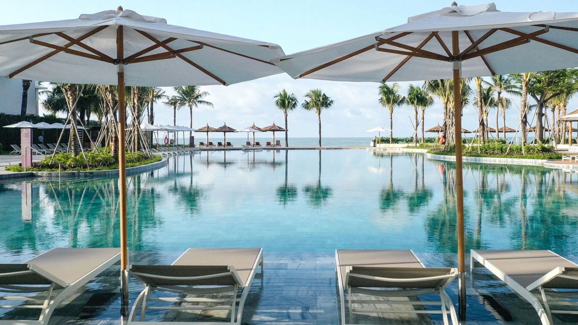 Dhawa Ho Tram - Pool View
