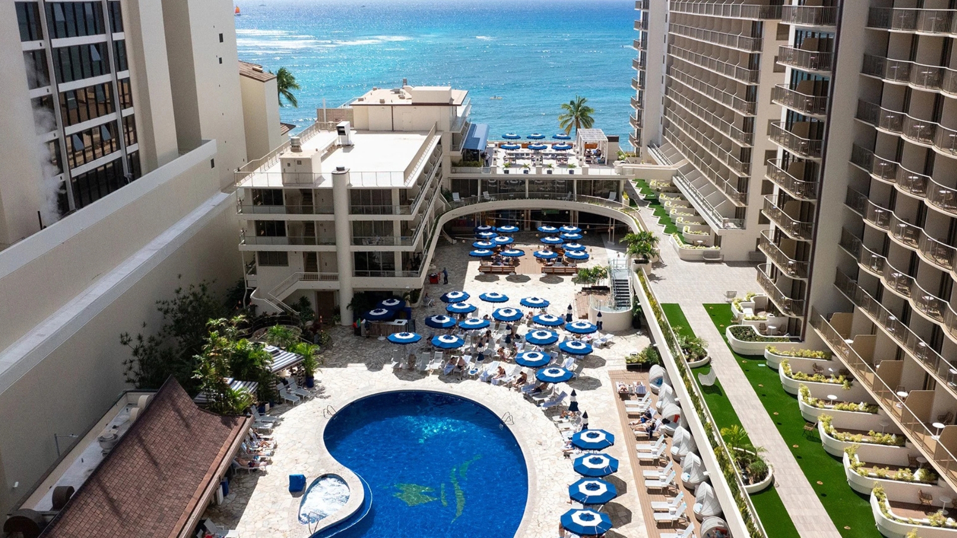 OUTRIGGER Reef Waikiki Beach Resort - Pool View
