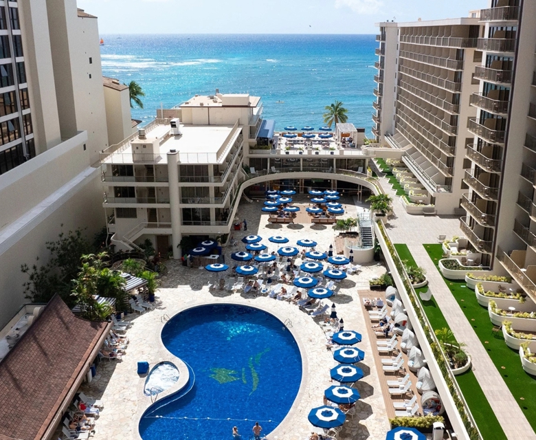 OUTRIGGER Reef Waikiki Beach Resort - Pool View
