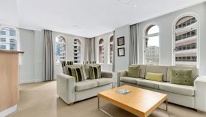 The Manor Apartment Hotel - lounge