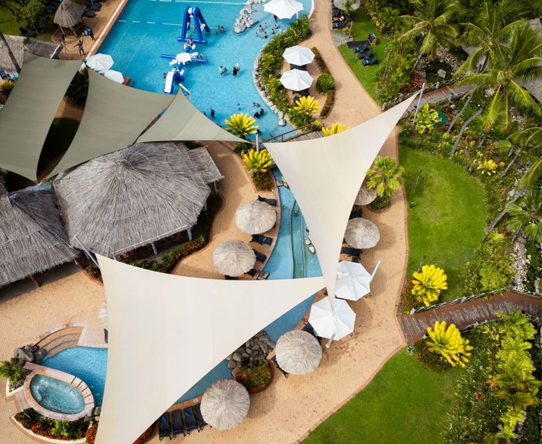 Outrigger Fiji Beach Resort - Family pool