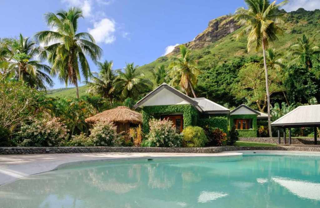 Deluxe Villas Overlooking Pool