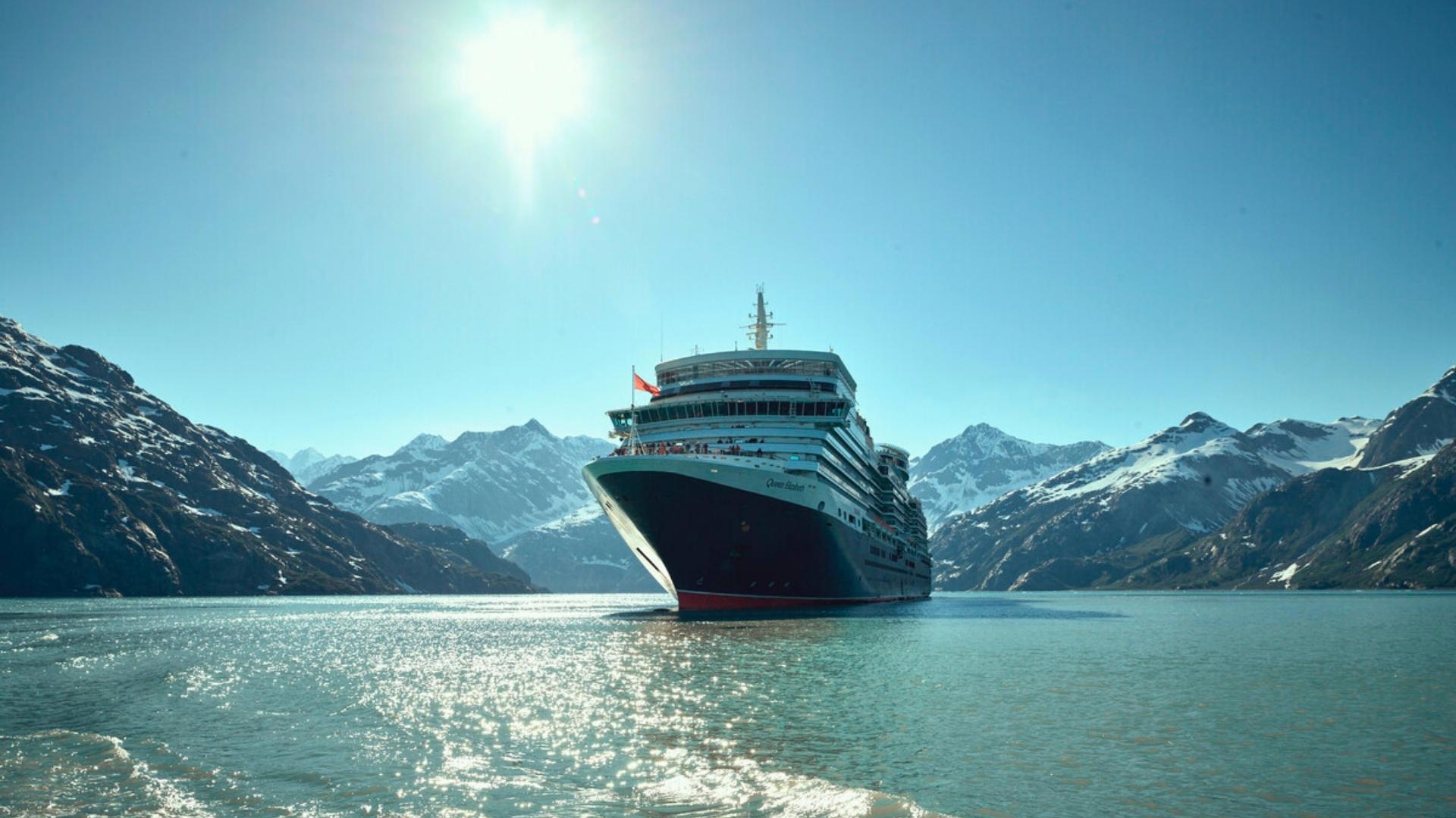 Queen Elizabeth cruising Hubbard Glacier