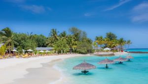 Centara Ras Fushi - Beach