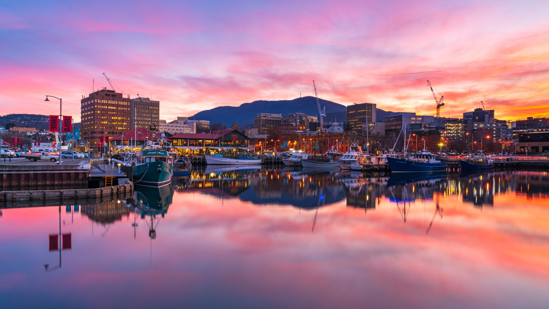 136474 2 Hobart Waterfront At Sunset CR Luke Tscharke