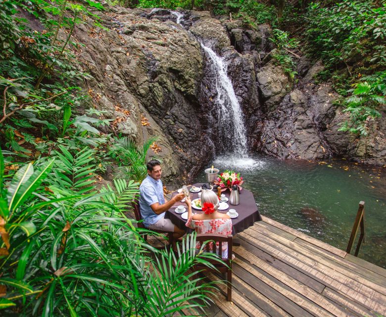 Namale Resort & Spa - romantic dining area