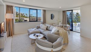 Breeze Mooloolaba - lounge