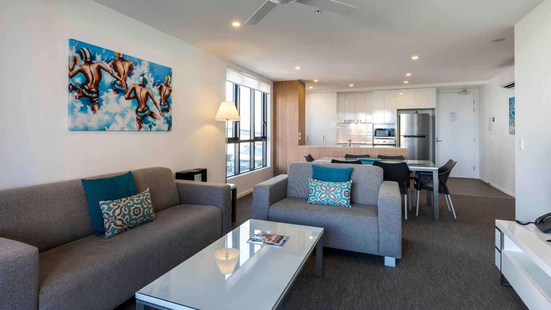 Synergy Lounge And Kitchen 