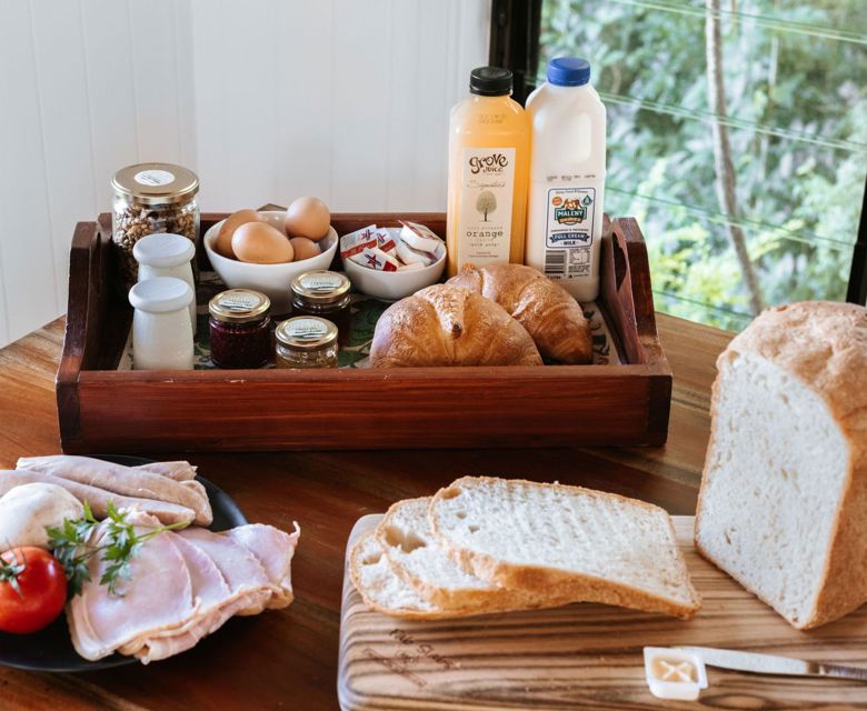 Misty View Cottages - breakfast hamper