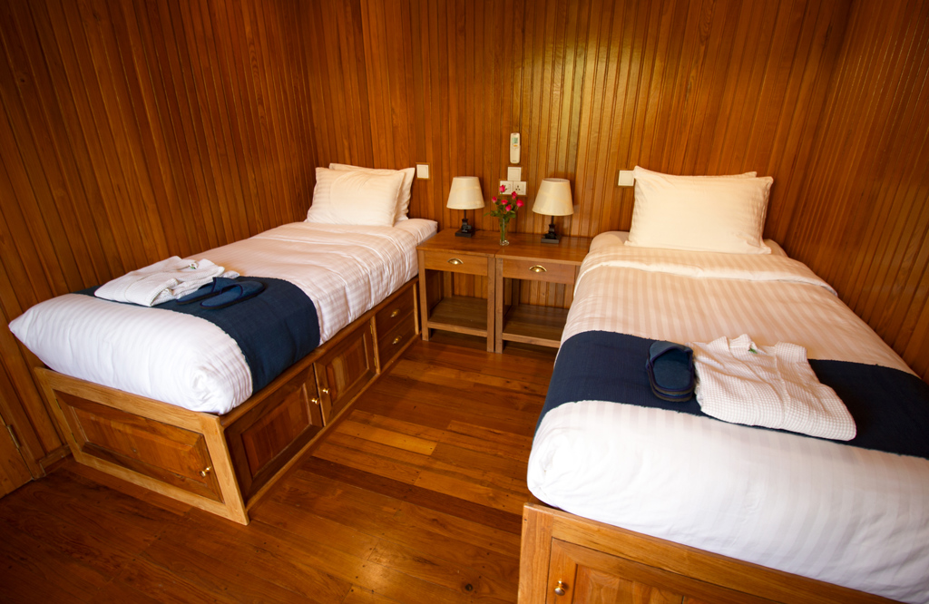 Min Dec Kindat Cabin