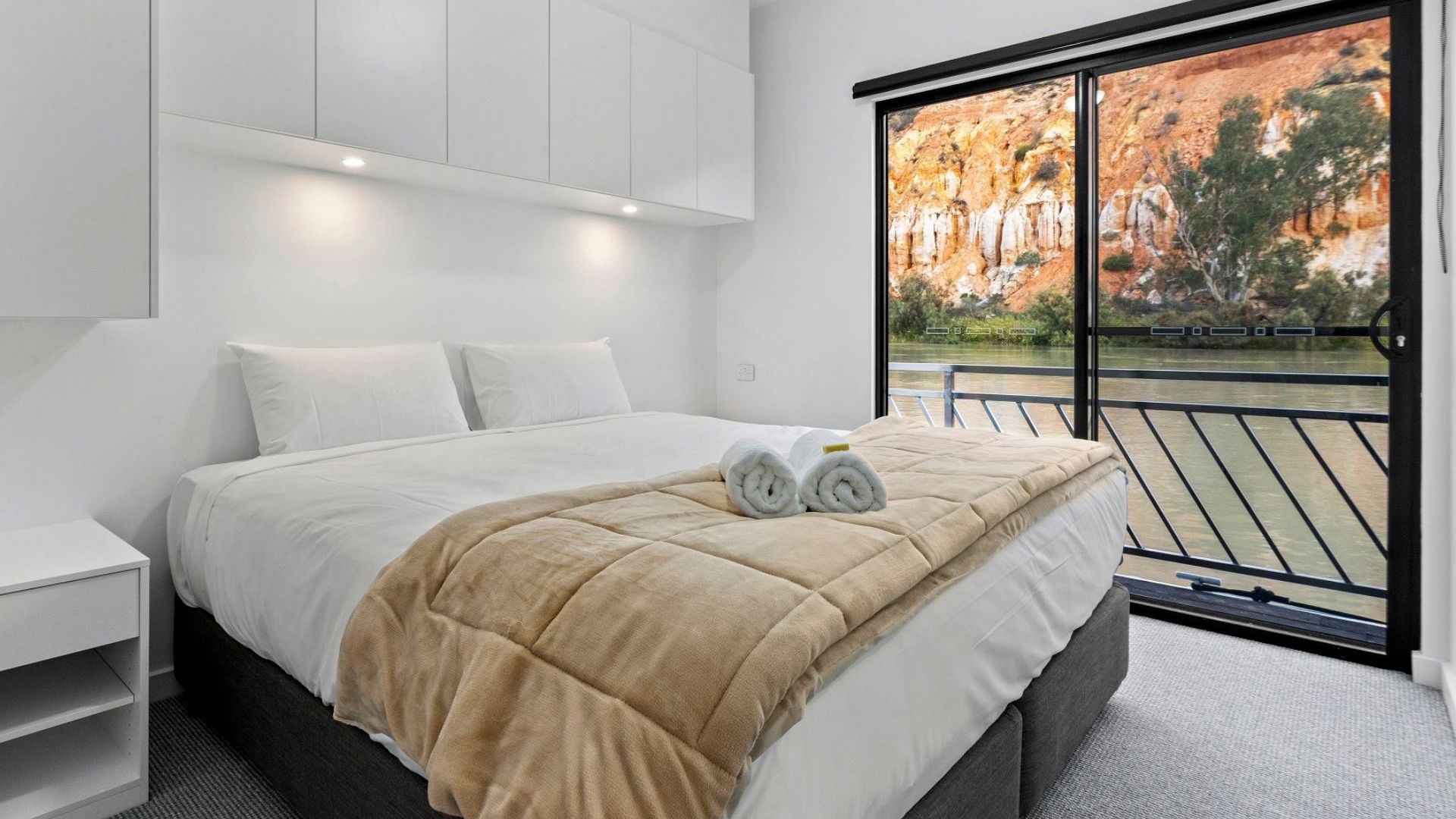 Houseboat Bedroom CR Murray River Trails