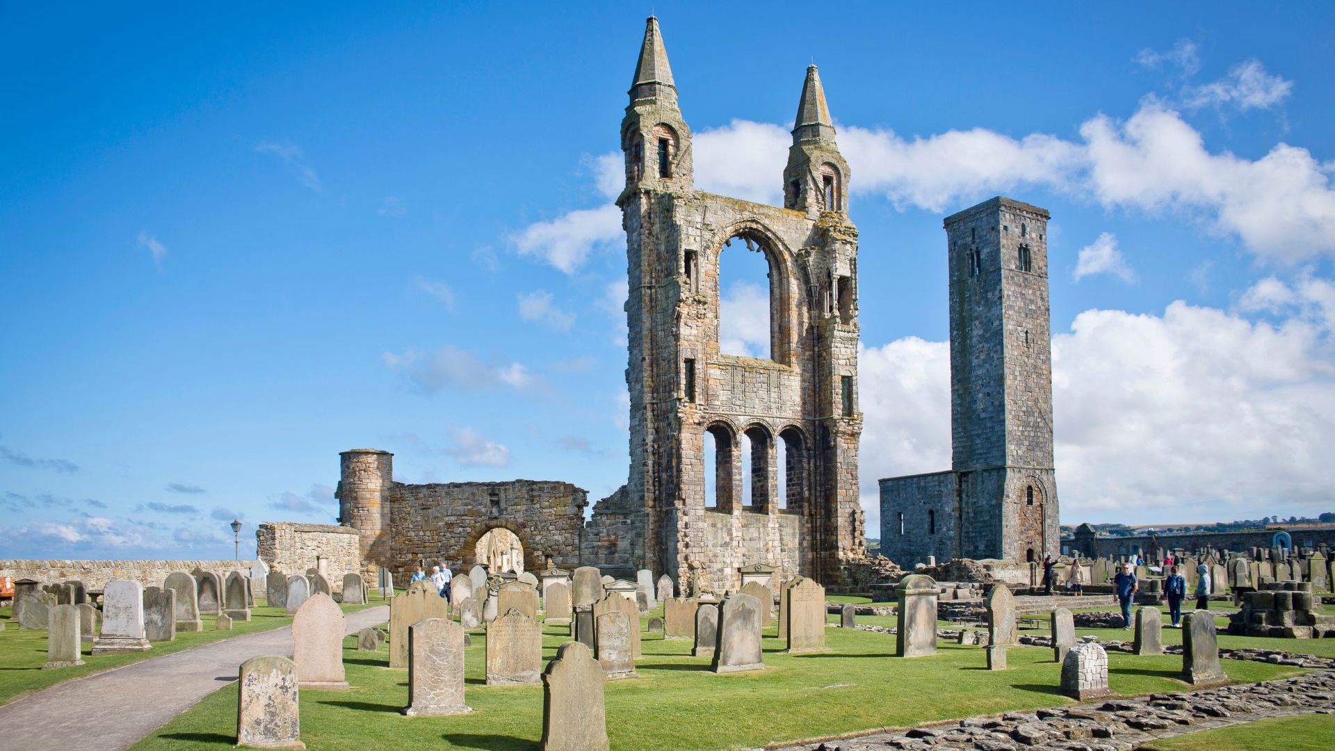 St Andrews Cathedral © VisitScotland & Kenny Lam