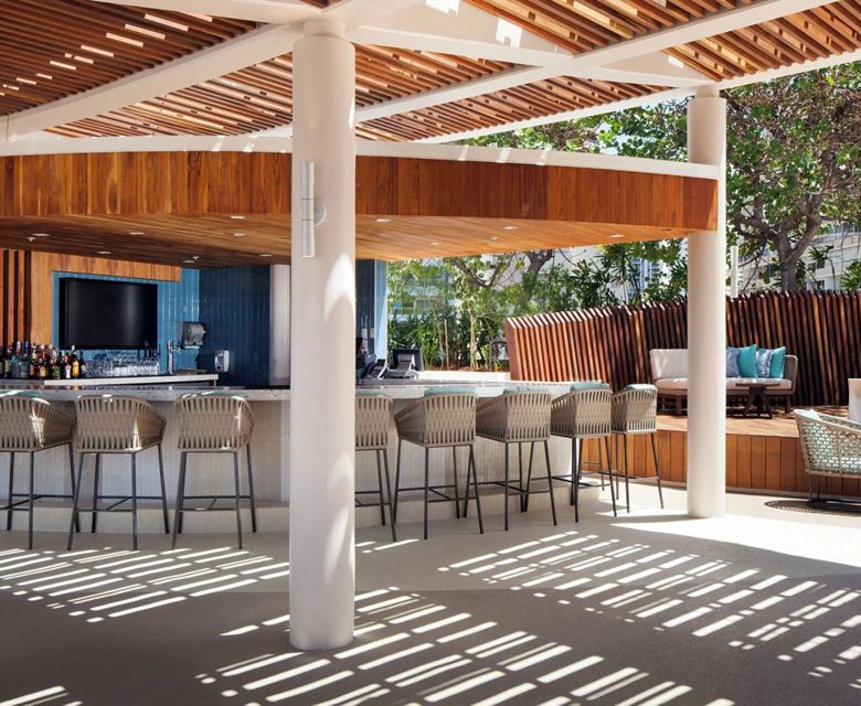 Prince Waikiki Hotel - Hinana Poolside Bar
