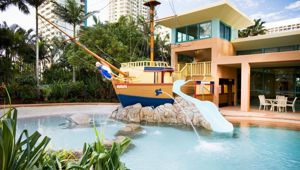 Mantra Crown Towers - pool 2