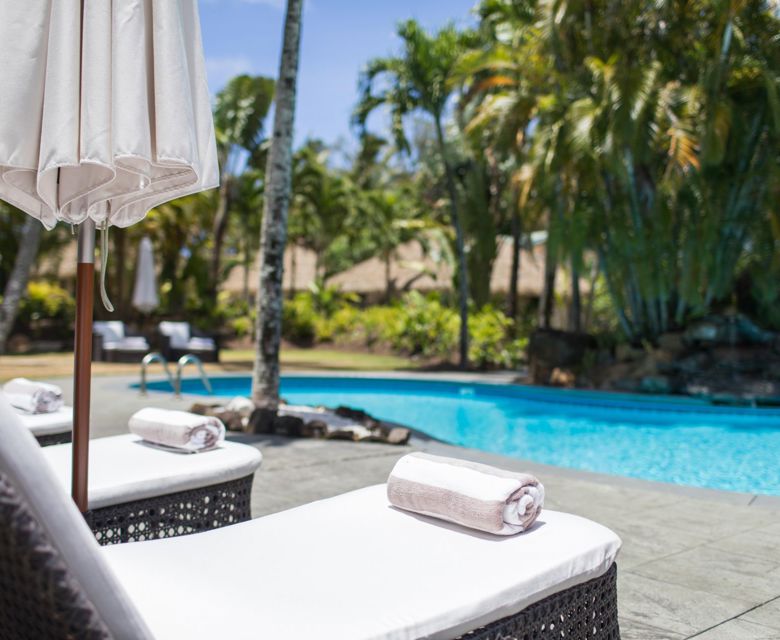 Motu Beachfront Art Villas - pool