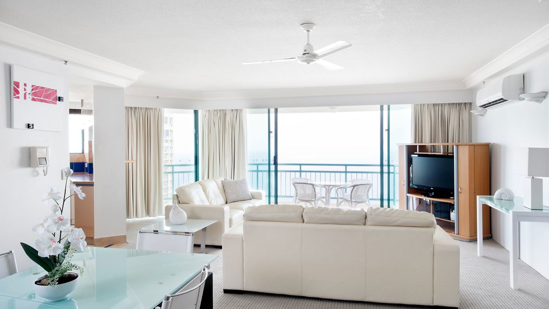 Mantra Crown Towers - lounge