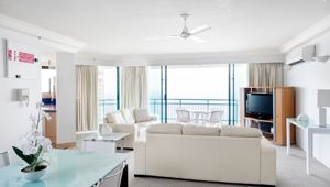 Mantra Crown Towers - lounge