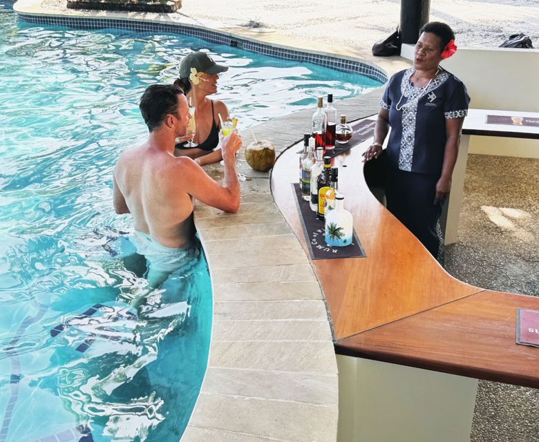 Volivoli Beach Resort - swim up pool bar