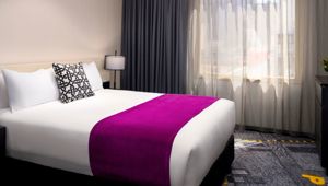 Pullman Melbourne City Centre - Classic Room One Queen Bed