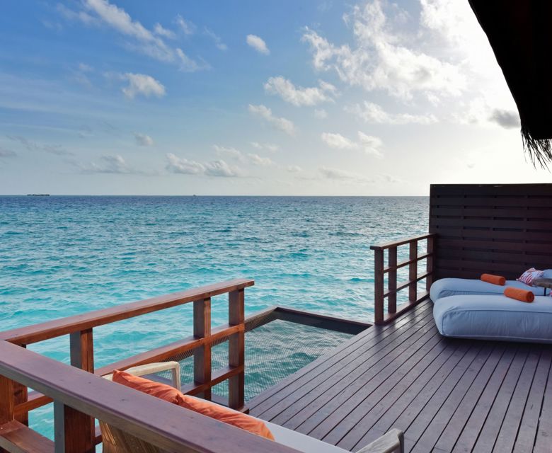 Grand Park Kodhipparu - Lagoon Water Villa Balcony