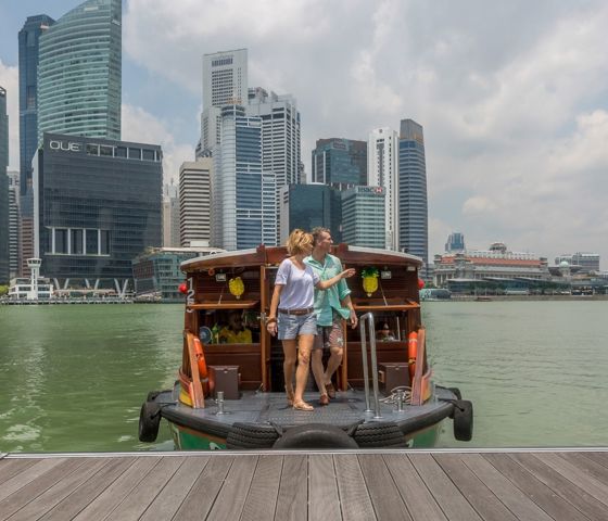 Couple Singapore Boat Tour