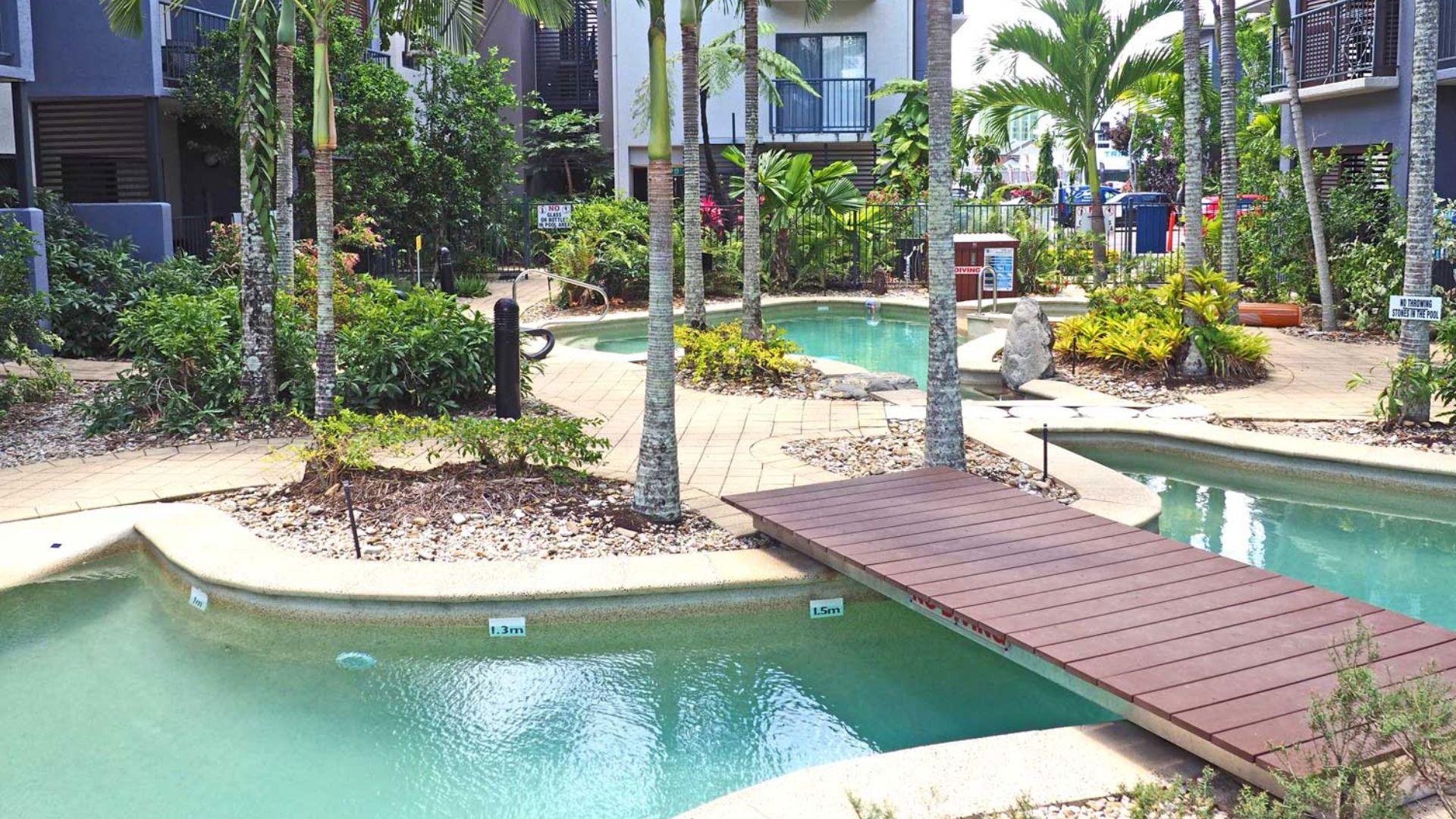 Southern Cross Atrium Apartments - pool 3