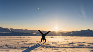 Handstand_Svalbard