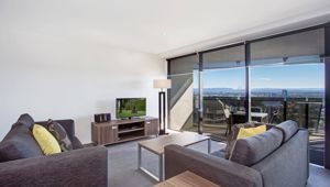 Mantra Circle On Cavill Living Area 