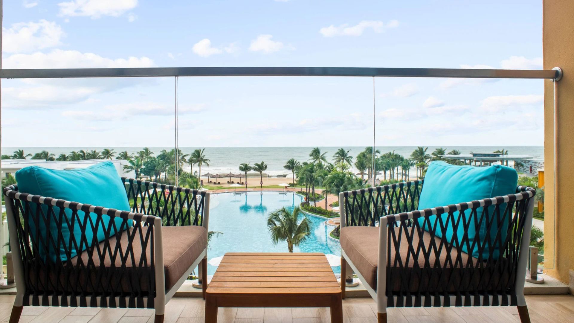 Dhawa Ho Tram - Classic Seaview Room Balcony