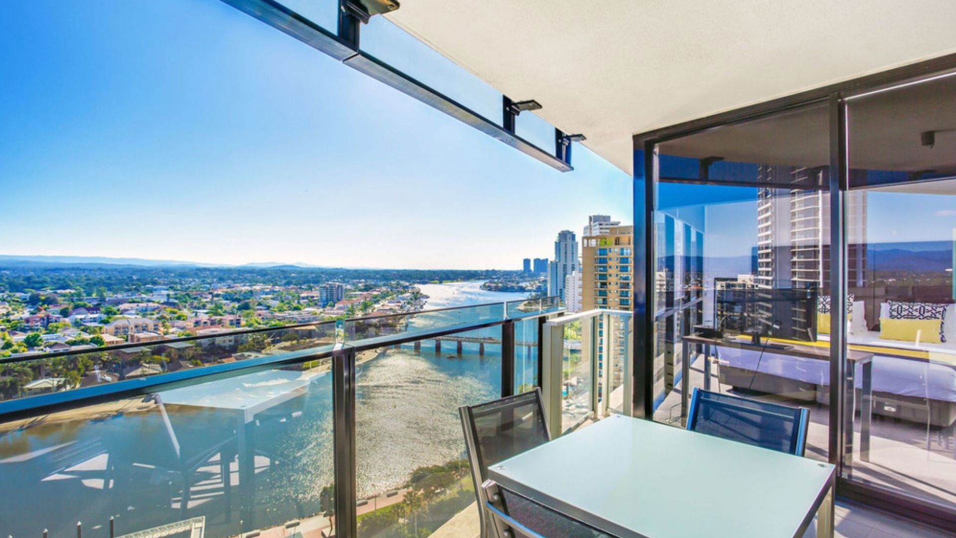 Mantra Circle On Cavill Balcony