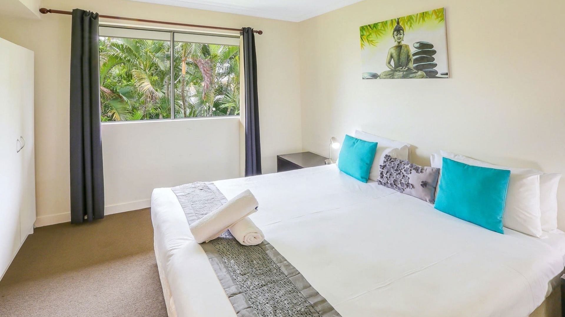 Mango Lagoon 1 Bedroom Apartment Courtyard 