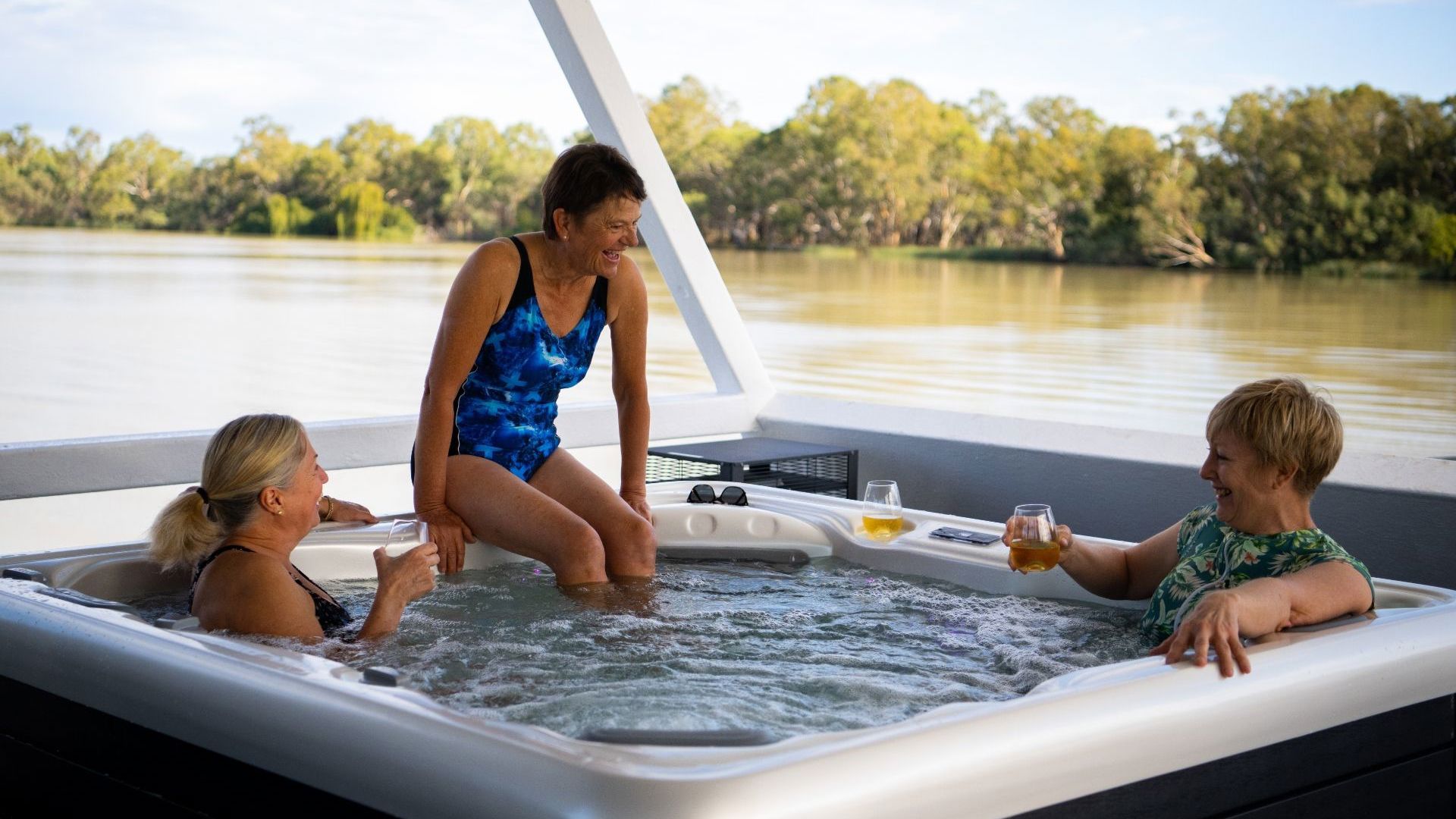 Spa On High River Top Deck CR Murray River Trails