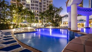 Bel Air on Broadbeach - pool 2