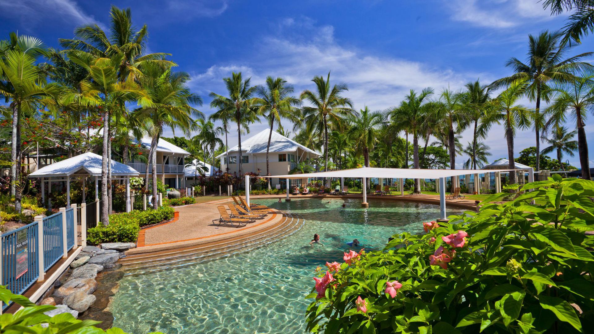 Coral Sands Beachfront Resort - pool
