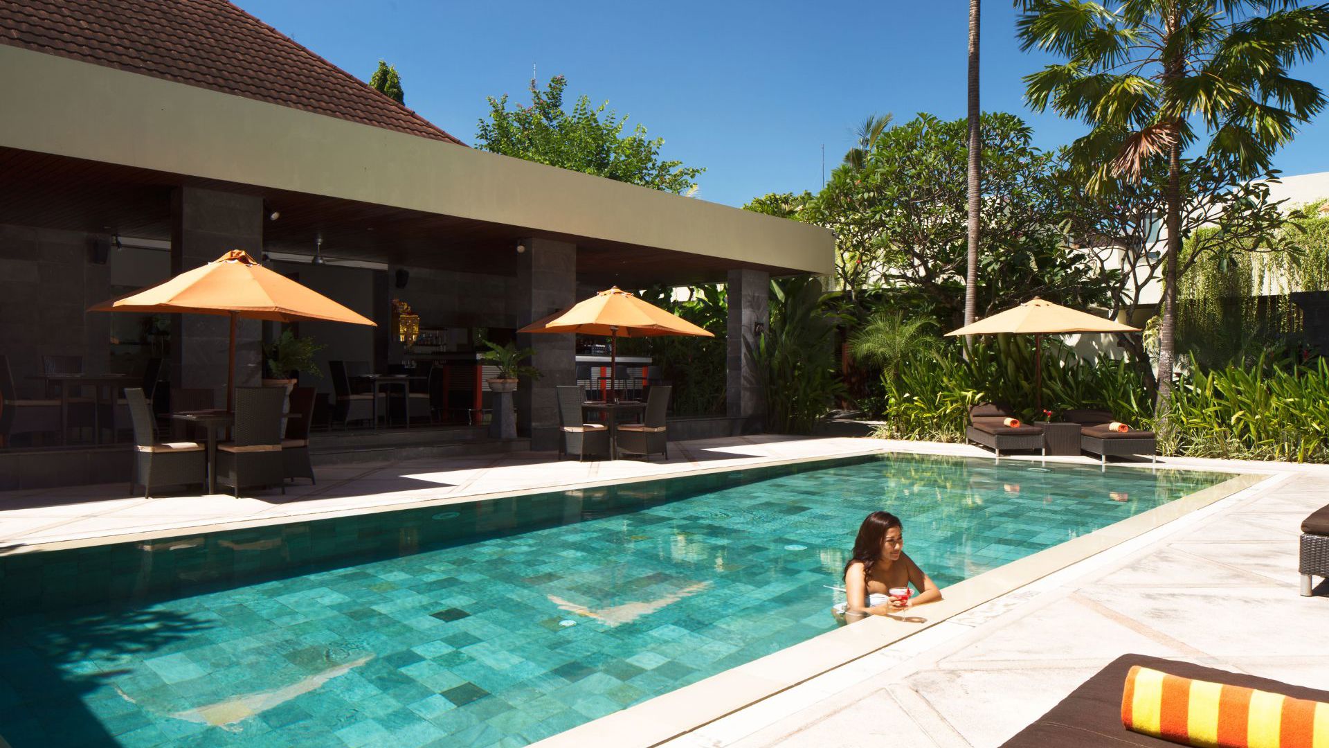 Sun Island Boutique Villas & Spa - Pool & Cafe Area