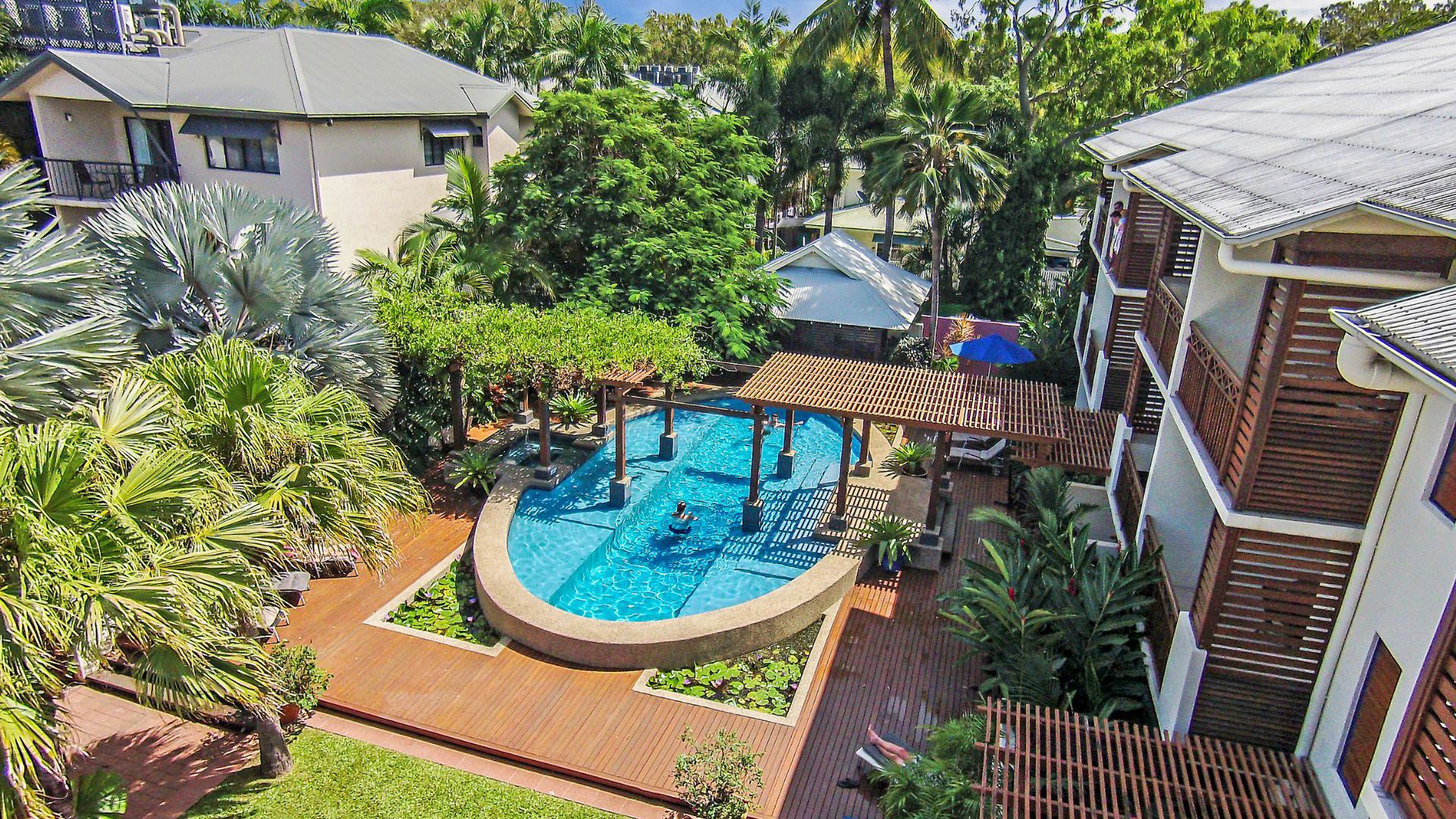 Freestyle Resort - aerial pool