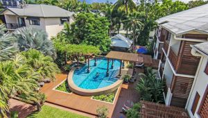 Freestyle Resort - aerial pool