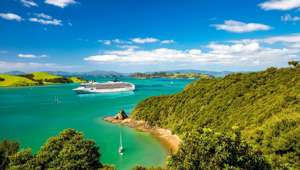 Norwegian Spirit in Bay of Islands