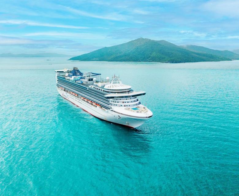 Carnival Explorer in Airlie Beach