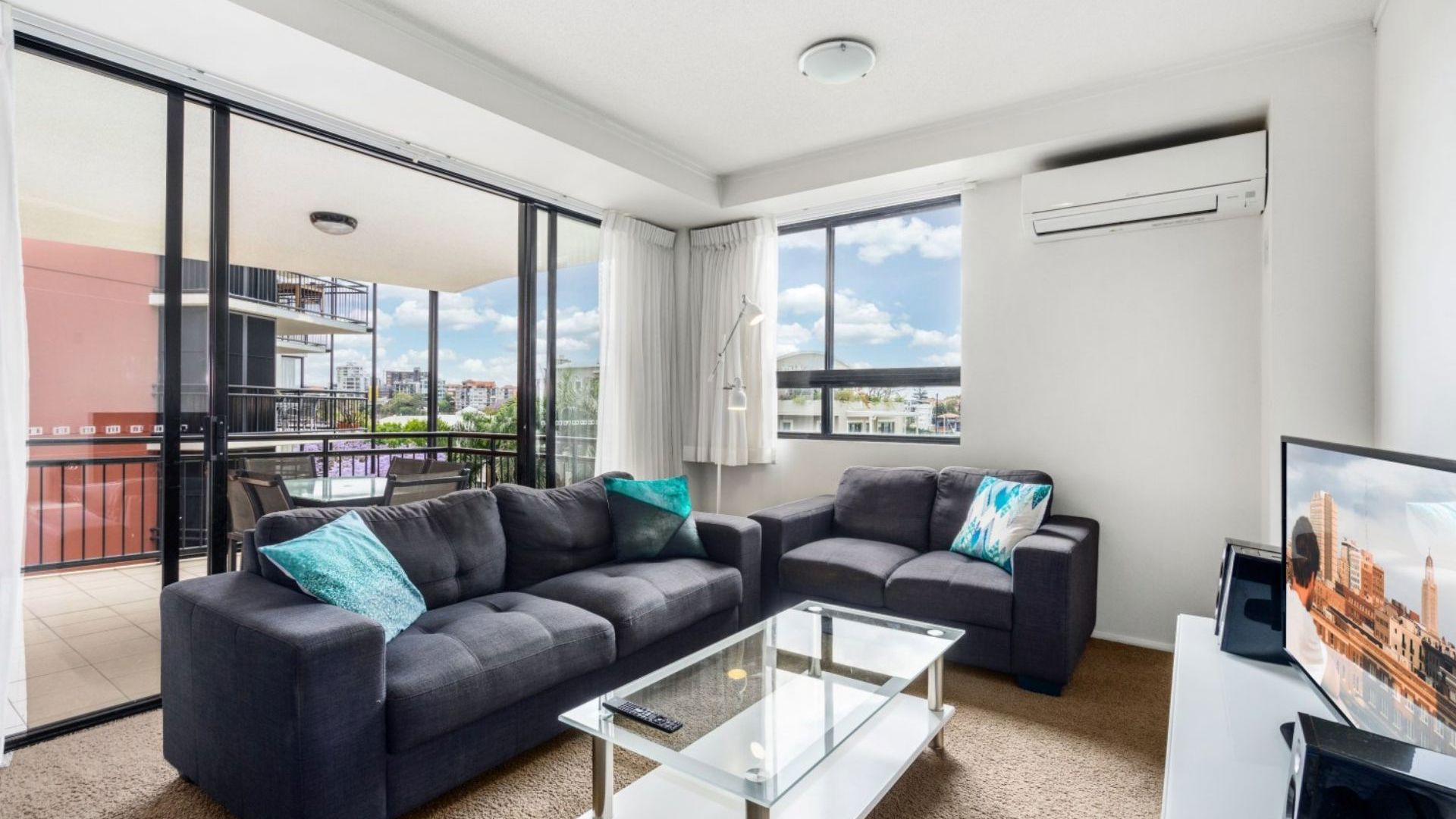 The Docks On Goodwin 2 Bedroom Living 