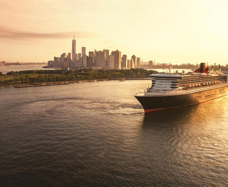 Queen Mary 2 in NYC