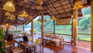 Float House - Lobby