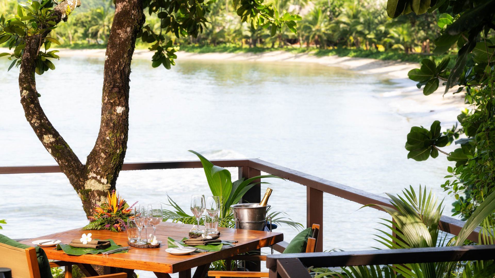 Nanuku Resort - Treetop dining experience