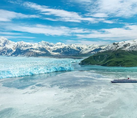 Queen Elizabeth - Hubbard Glacier